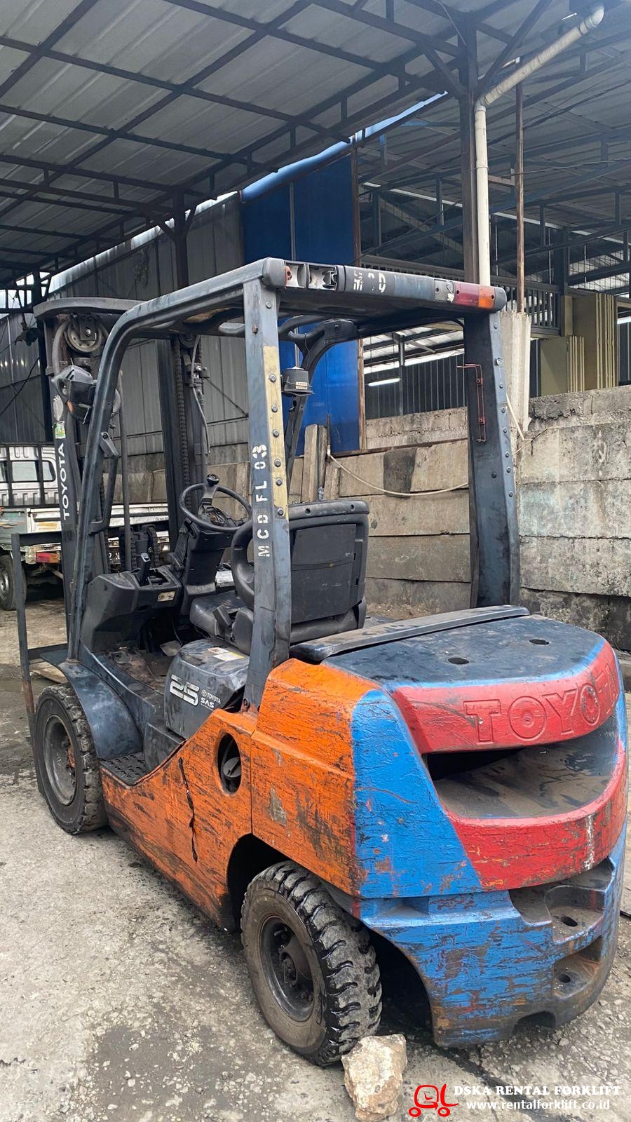 Forklift Bahan Toyota 8FD25 2,5 Ton Diesel